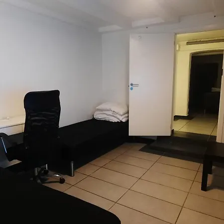 Daire Basement Of House - Entire Place Odense